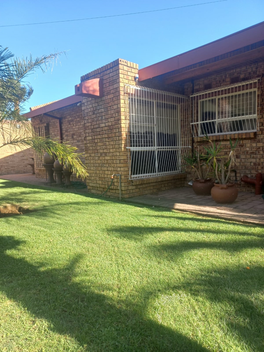 4 Bedroom Property for Sale in Jan Cillierspark Free State